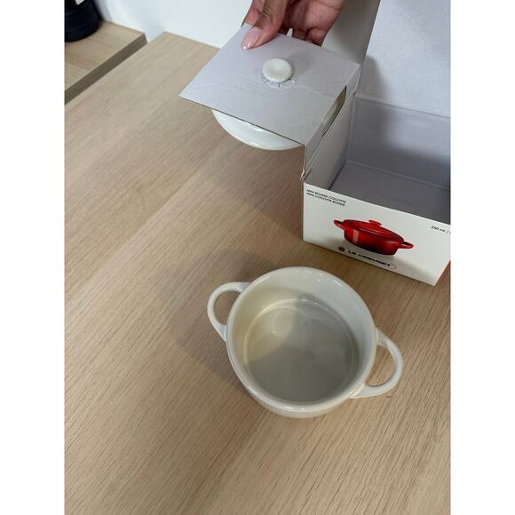 Le Creuset Mini Round Cocotte in White - NEW - Picture 10 of 10